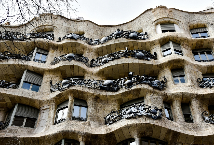 Barcelona: Casa Mila w Barcelonie - ceny, bilety i czy warto ją odwiedzić?