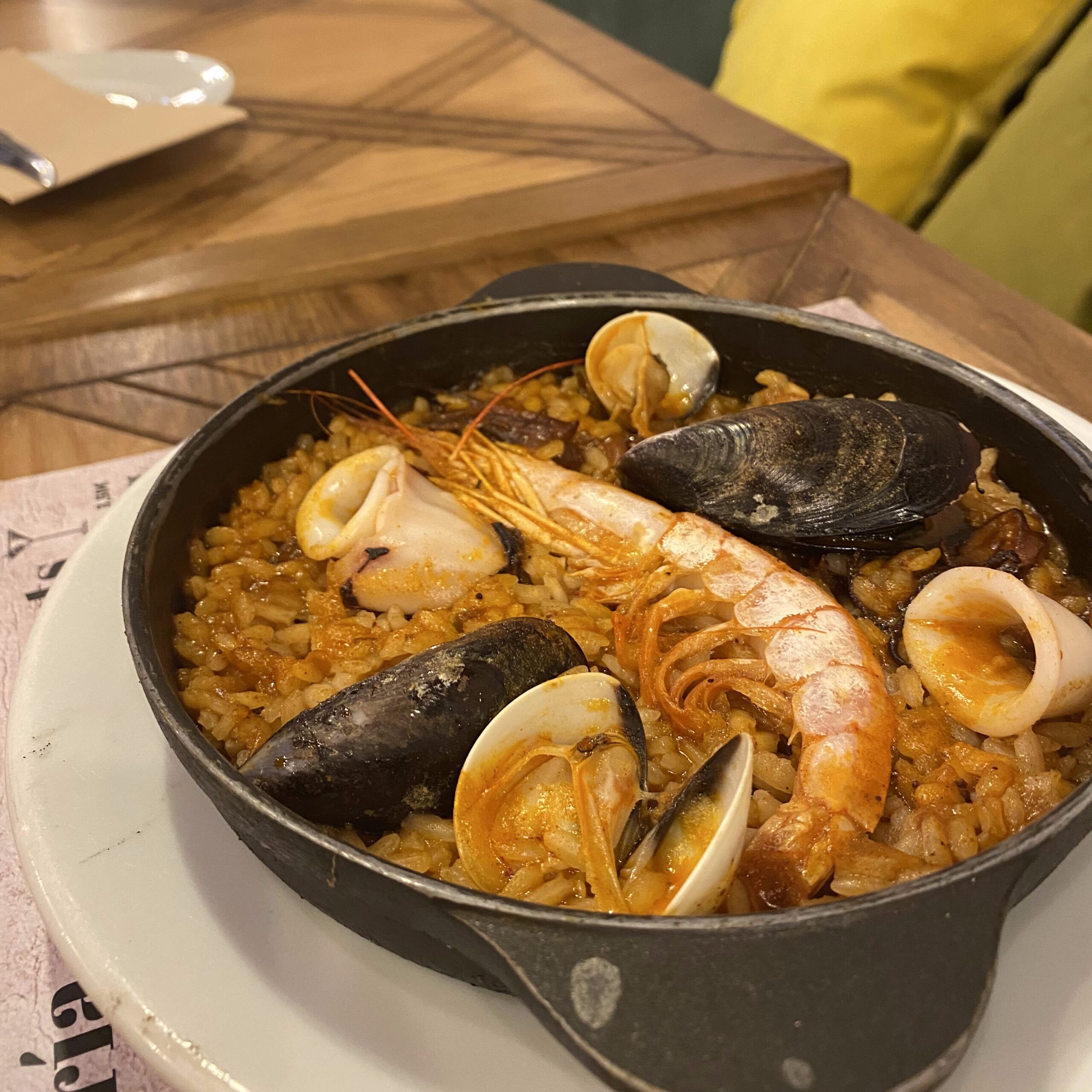 Co zjeść i gdzie zjeść w Barcelonie? 10 dań, których musisz spróbować i polecane restauracje