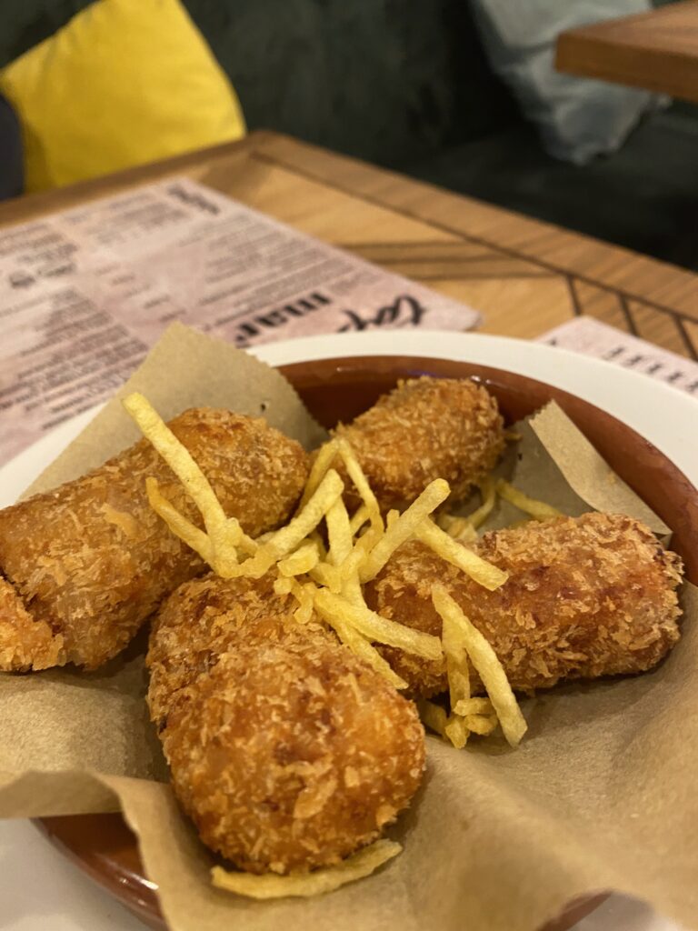 Co zjeść i gdzie zjeść w Barcelonie? 10 dań, których musisz spróbować i polecane restauracje