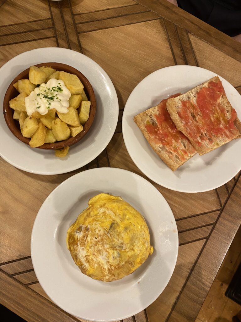 Ceny w Barcelonie 2025 - ceny jedzenia, atrakcji, metra i noclegów. Jak tanio zwiedzić Barcelonę