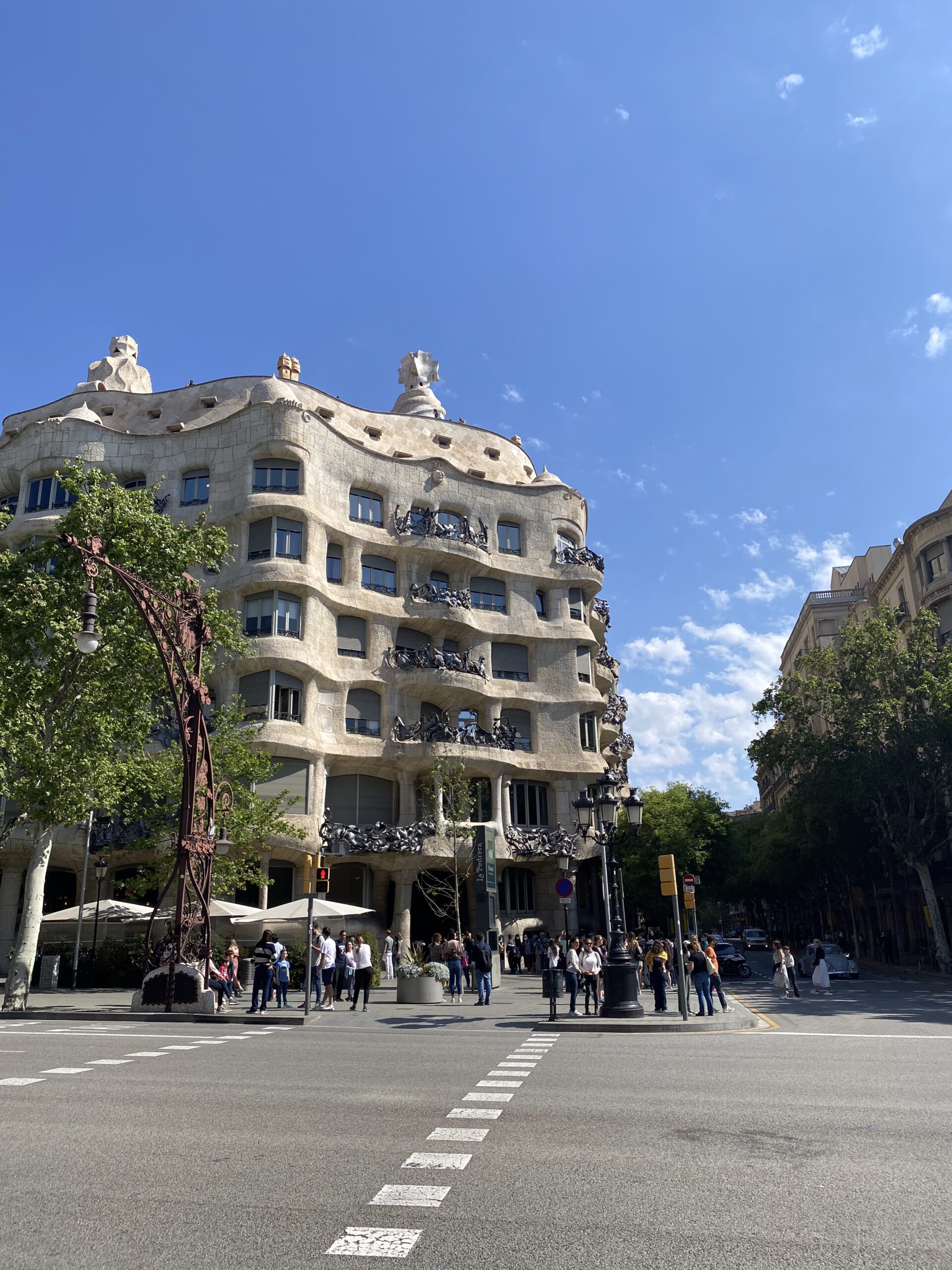 Barcelona: Casa Mila w Barcelonie - ceny, bilety i czy warto ją odwiedzić?