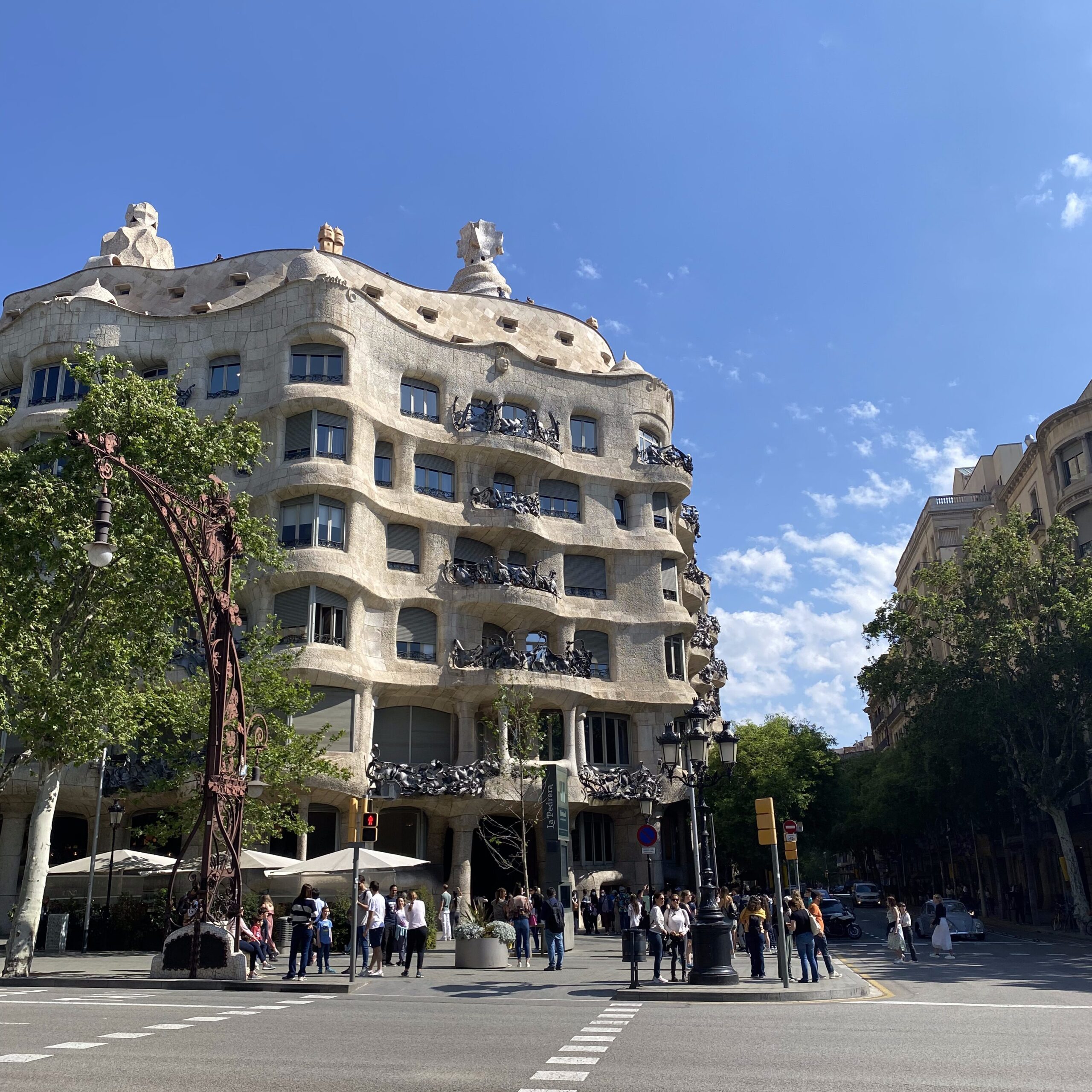 Barcelona: Casa Mila w Barcelonie - ceny, bilety i czy warto ją odwiedzić?