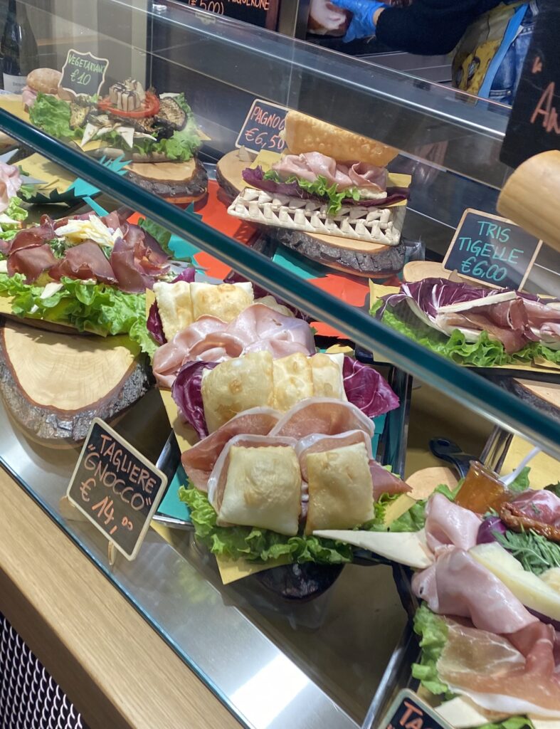 Ceny w Bolonii 2025 - aktualne ceny jedzenia, atrakcji, komunikacji i noclegów