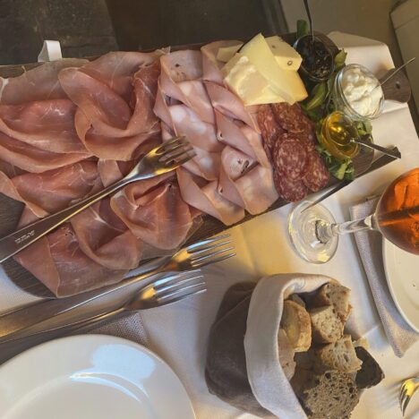 Bolonia – co i gdzie smacznie zjeść? Najlepsze dania i sprawdzone restauracje w Bolonii