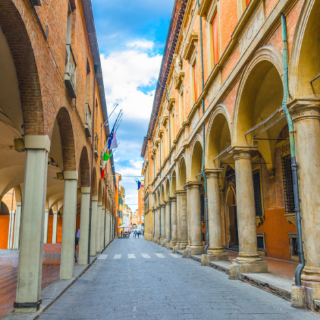 Lotnisko Budapeszt – dojazd do centrum: Linia 100E, ceny 2026, czas. Jak najłatwiej dojechać?